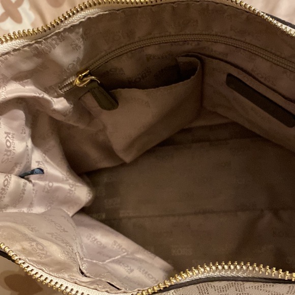 Authentic! Michael Kors Purse! - Picture 7 of 15